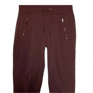 🌻 Athleta Trekkie North Crop Jogger in Mahogany Size 16